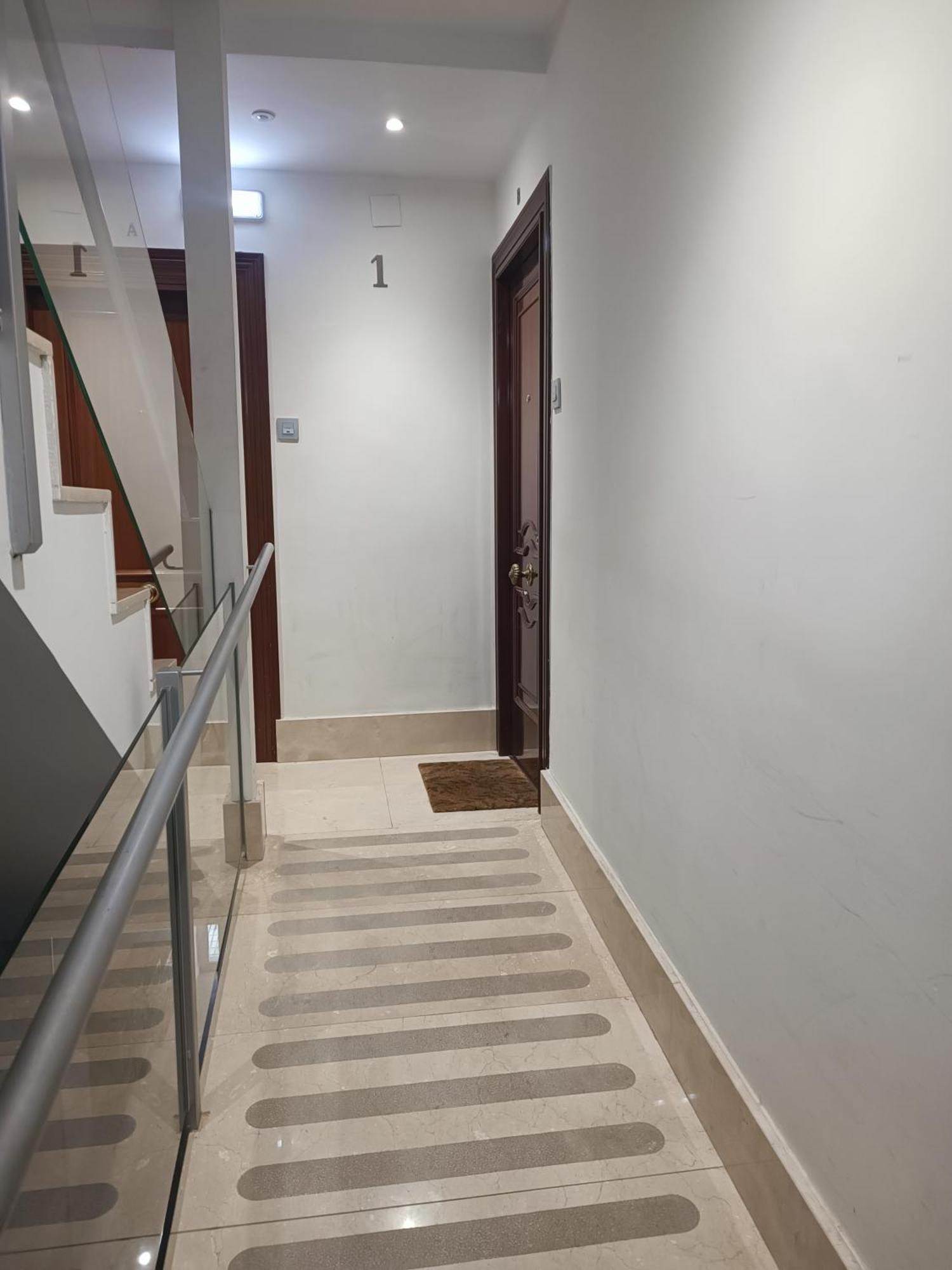 Apartment En La Ciudad, Con Patio -parking Gratis *