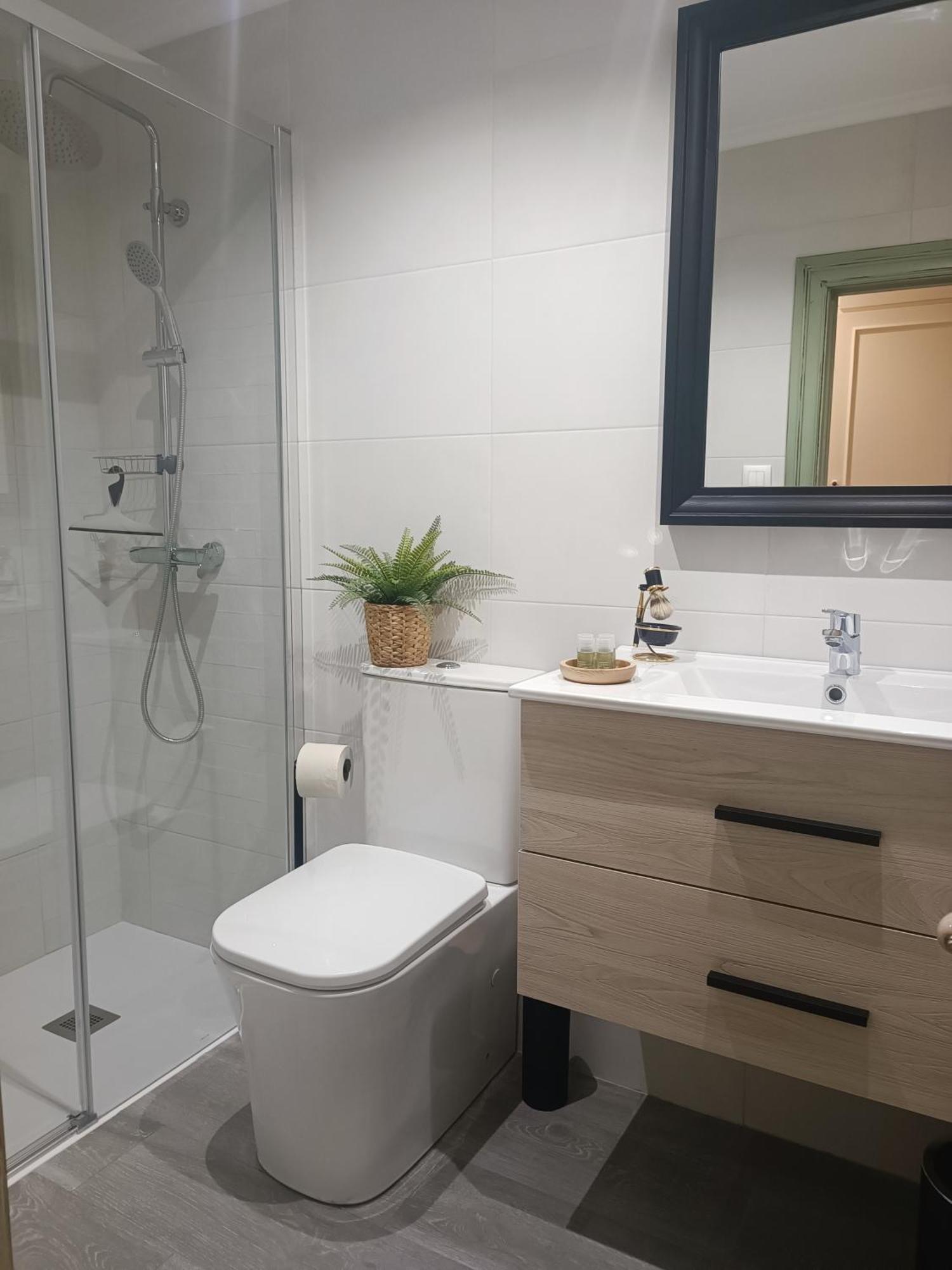 Apartment En La Ciudad, Con Patio -parking Gratis Gijón